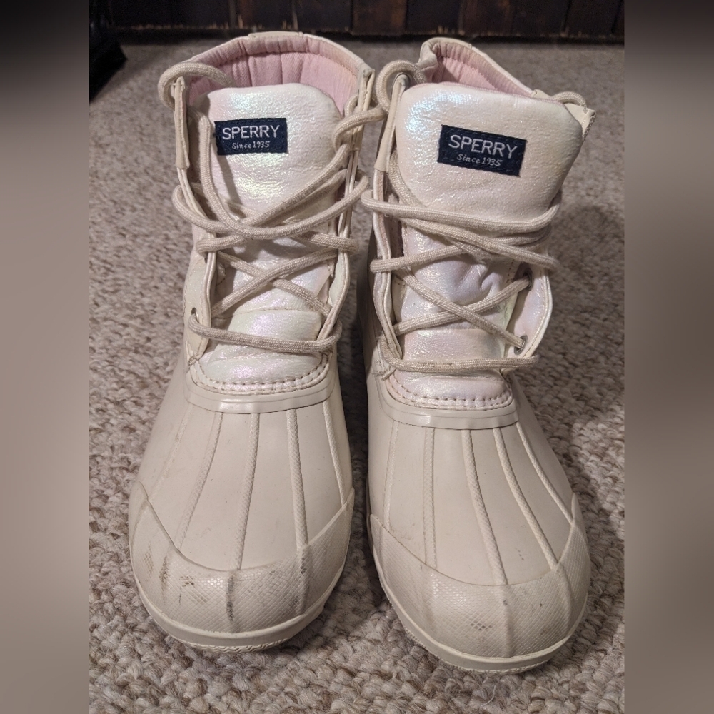 Sperry winter boots, iridescent w/ pink lining. Size 5